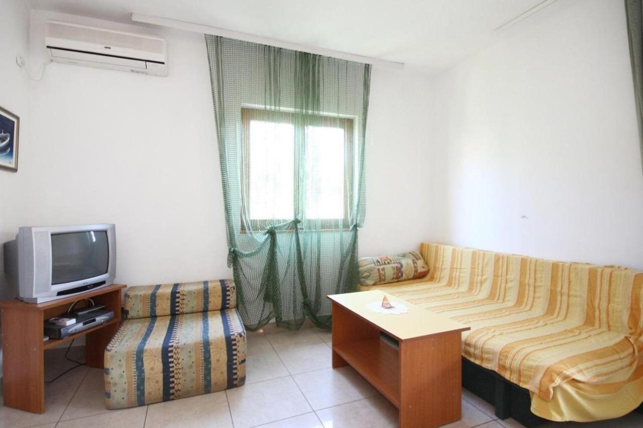 Apartments Tonka - 150M From The Sea & Parking أوروبيتش المظهر الخارجي الصورة