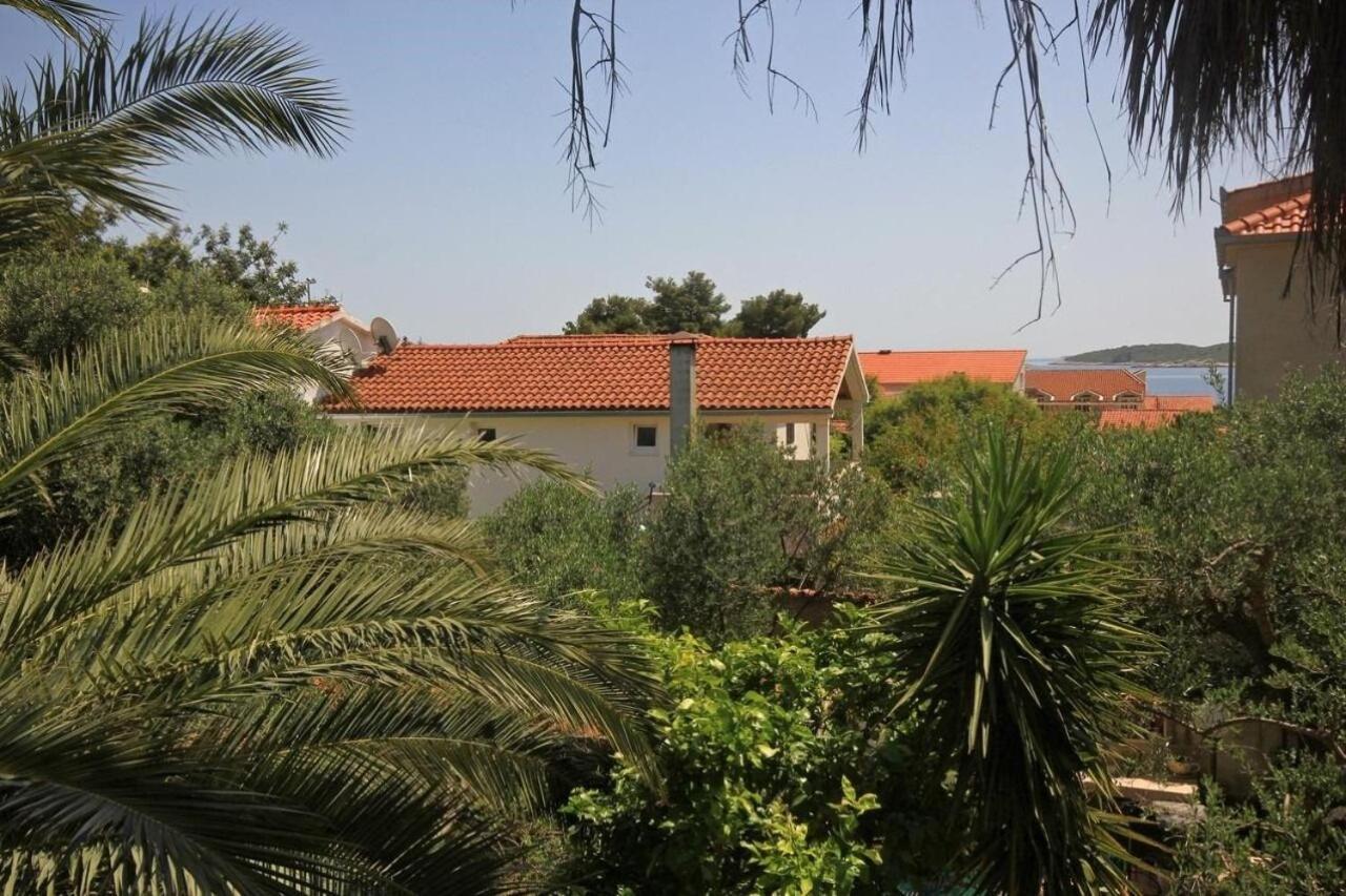 Apartments Tonka - 150M From The Sea & Parking أوروبيتش المظهر الخارجي الصورة
