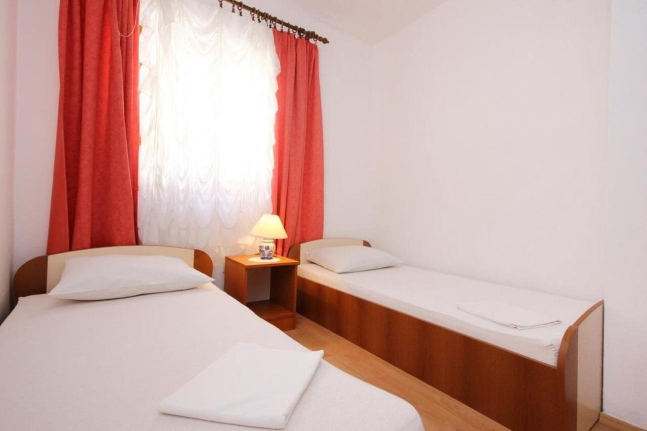 Apartments Tonka - 150M From The Sea & Parking أوروبيتش المظهر الخارجي الصورة