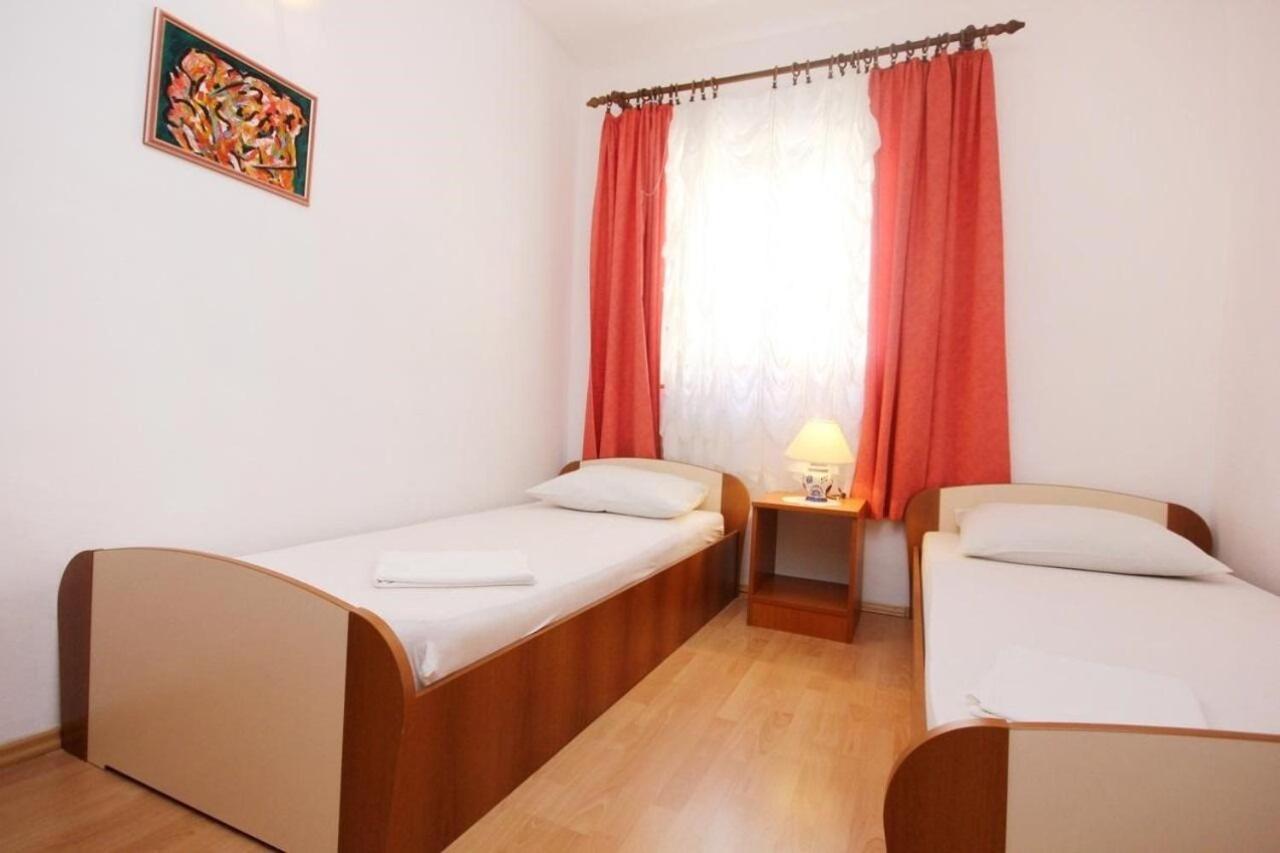 Apartments Tonka - 150M From The Sea & Parking أوروبيتش المظهر الخارجي الصورة