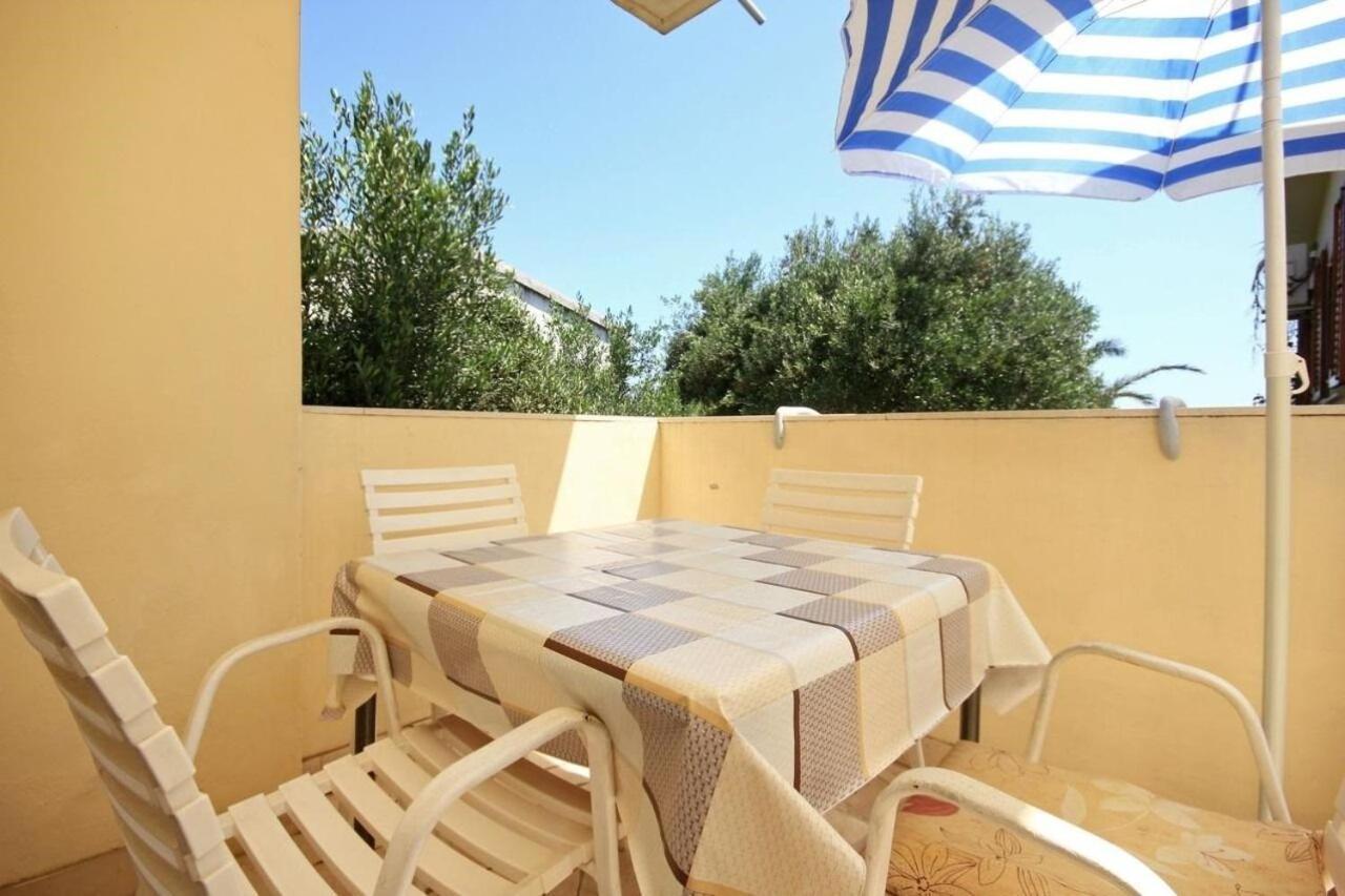Apartments Tonka - 150M From The Sea & Parking أوروبيتش المظهر الخارجي الصورة